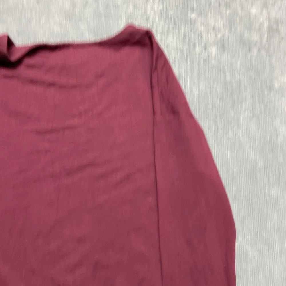 Banana Republic Blank T-Shirt Mens M Burgundy Side Slit Performance Crew Neck